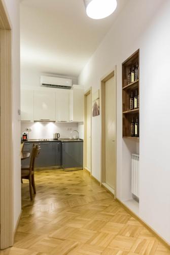 Luxury 3 BR apartment by Freedom square City Center
