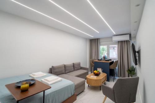 Central Modern Apartment up to 6 People with Parking — 4-Star Luxury Hotel in Thessaloniki, Greece