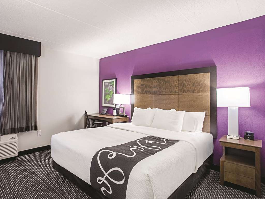 La Quinta Inn & Suites by Wyndham Baltimore N White Marsh - photo 13