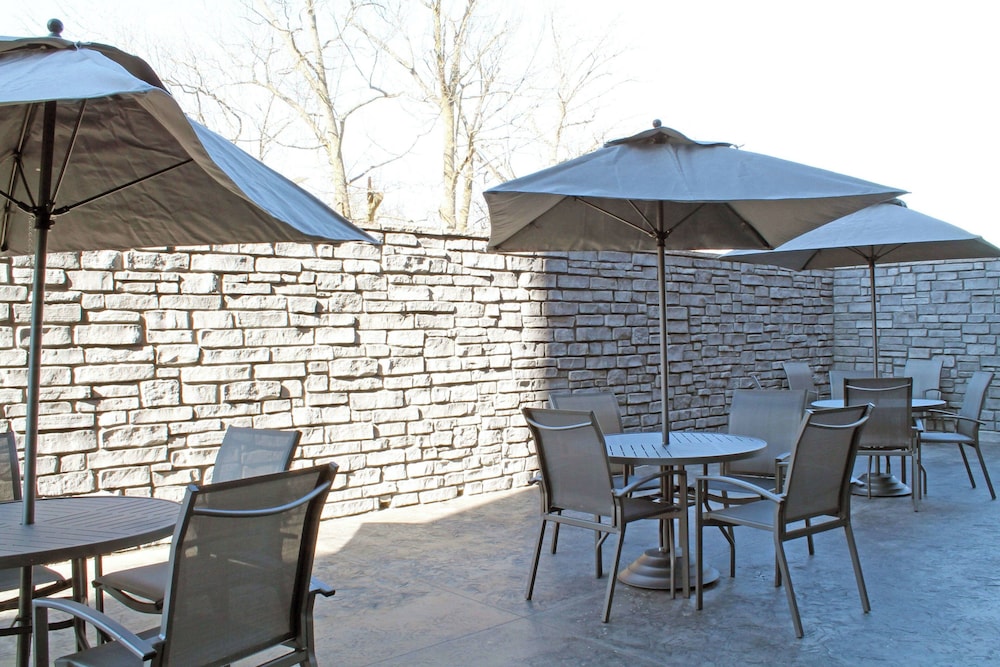 Fairfield Inn & Suites by Marriott St. Louis South - photo 35