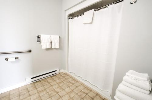 East Shore Lodging - photo 7