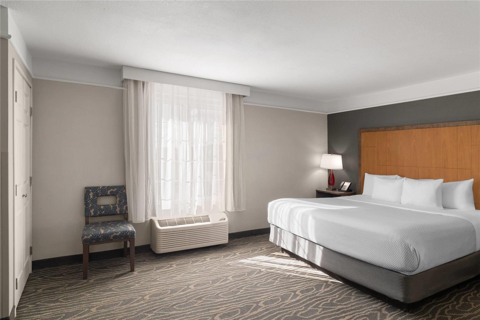 La Quinta Inn & Suites by Wyndham Gallup - photo 55