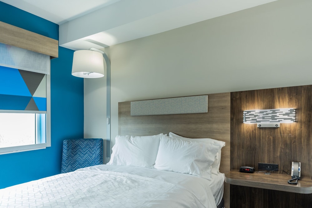 Holiday Inn Express & Suites Charlottesville by IHG - photo 47