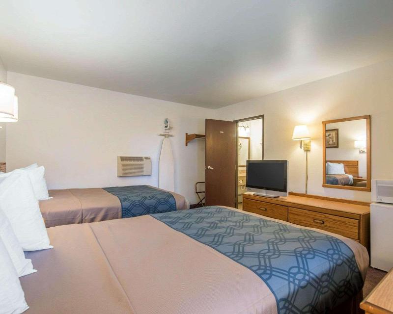 Econo Lodge Saint Albans - photo 14