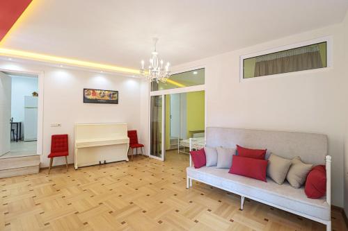 Unique 3 Apt Combo for 6 Guests by Wehost