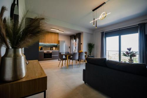 Marimar Panoramic Retreat: Magnificent Space and Breathtaking Gulf View — 4-Star Luxury Hotel in Kalamata, Greece