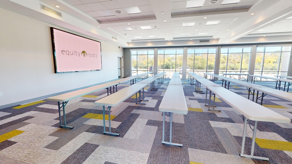 Holiday Inn Express & Suites Chicago Schaumburg an IHG Hotel - photo 67
