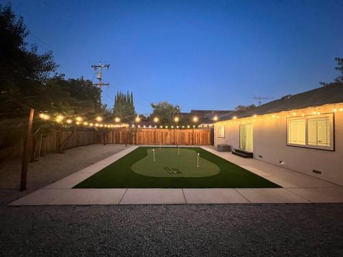 Modern Cozy House with Mini Golf near Santa Clara — 4-Star Luxury Hotel in San Jose, United States