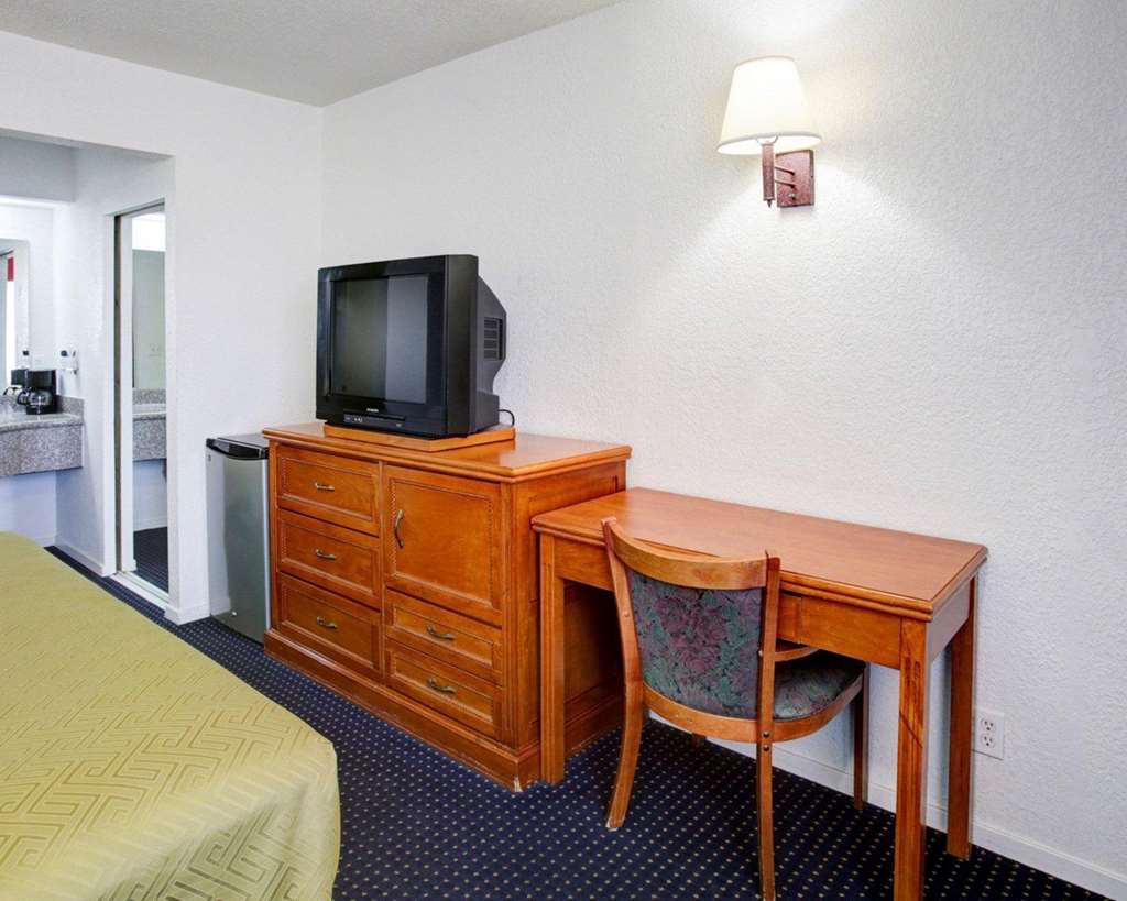 Econo Lodge Temple - photo 16