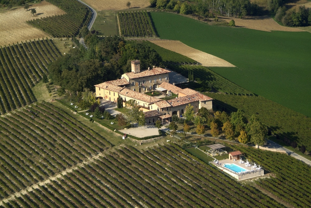 Castello di Razzano The Originals Relais — hotel in Alfiano Natta