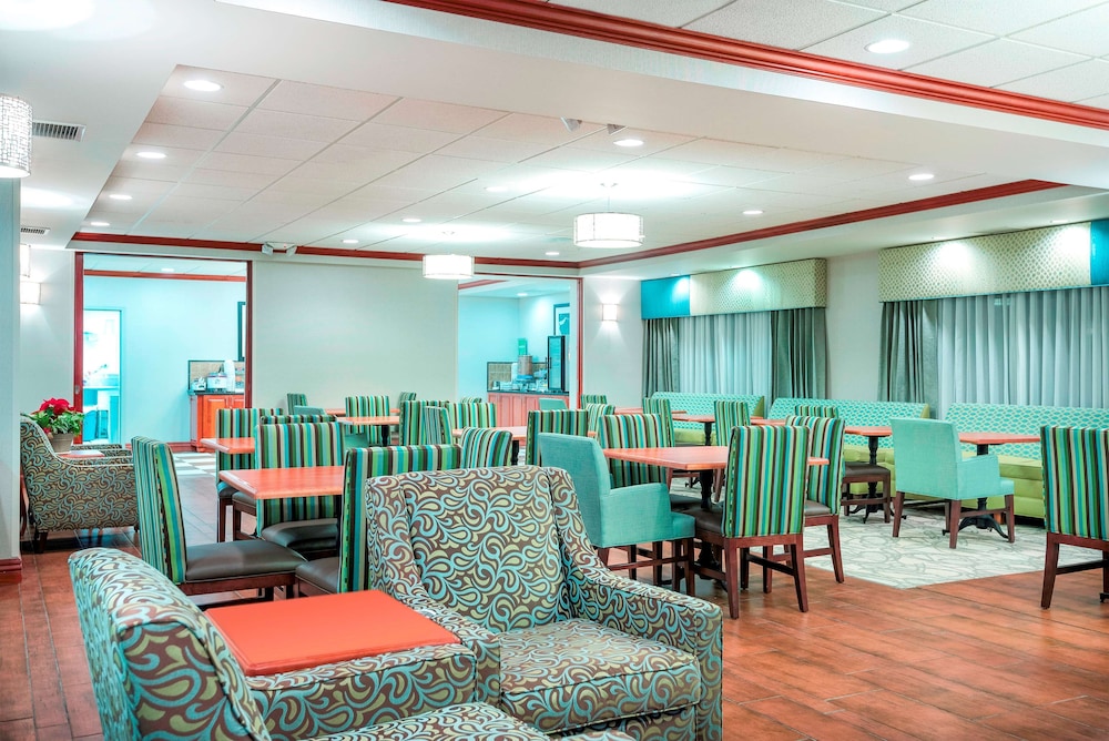 Hampton Inn Bellevue - photo 32