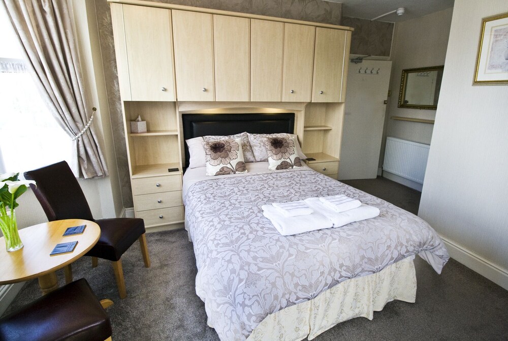 Linroy Guest House — 4-Star Luxury Hotel in Skegness, United Kingdom