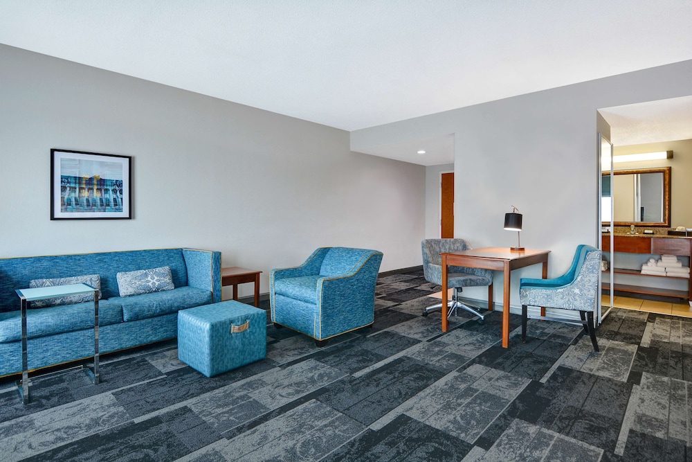 Hampton Suites Birmingham Hoover - photo 7