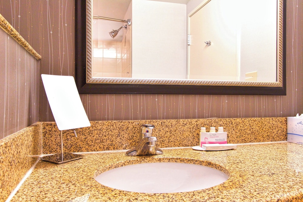 Courtyard by Marriott Blacksburg - photo 11
