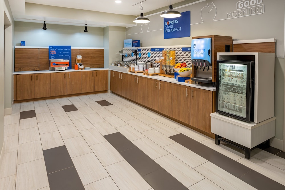 Holiday Inn Express Hotel & Suites Salisbury Delmar by IHG - photo 37