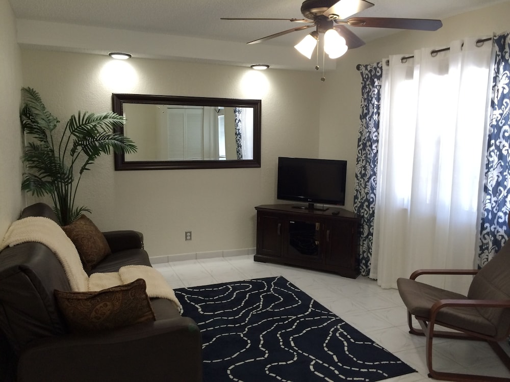 Hollywood by the Sea Hotel - photo 47