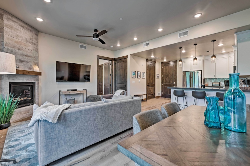 Luxe Canyons Ski Resort Condo Walk to Ski Lift - photo 7