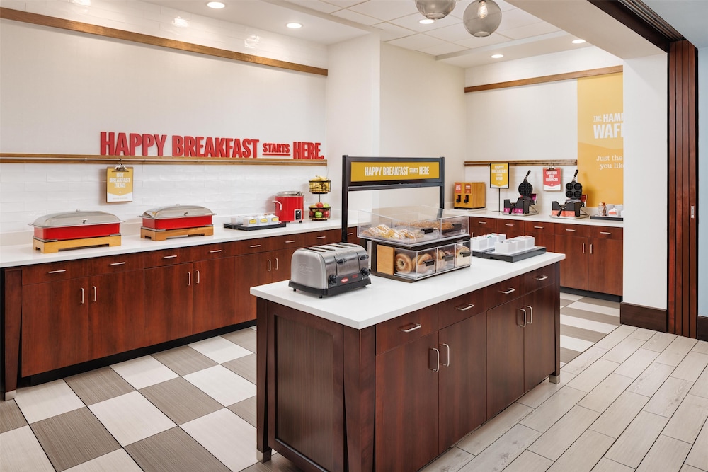 Hampton Inn & Suites Chattanooga Hamilton Place - photo 36