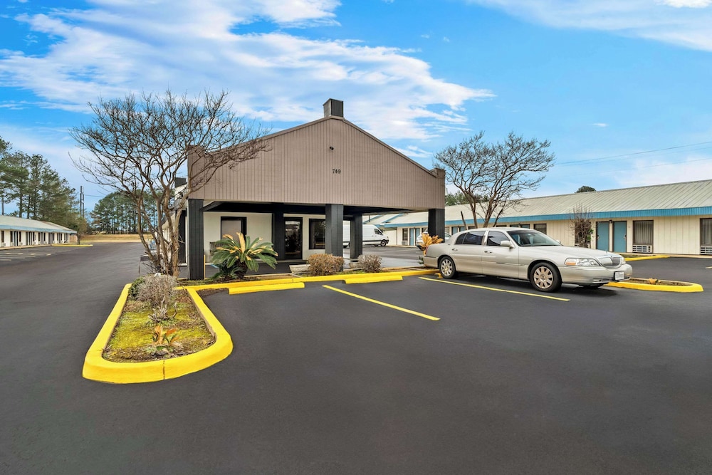 Rodeway Inn & Suites Brookhaven MS - photo 32