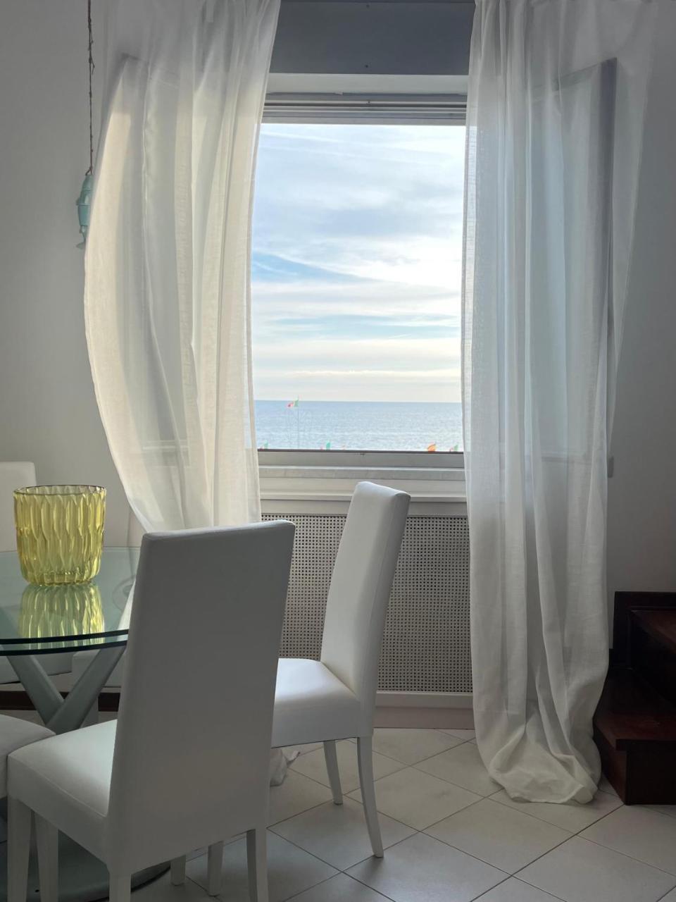 Attico Vista Mare Con Parcheggio Privato — 4-Star Luxury Hotel in Viareggio, Italy