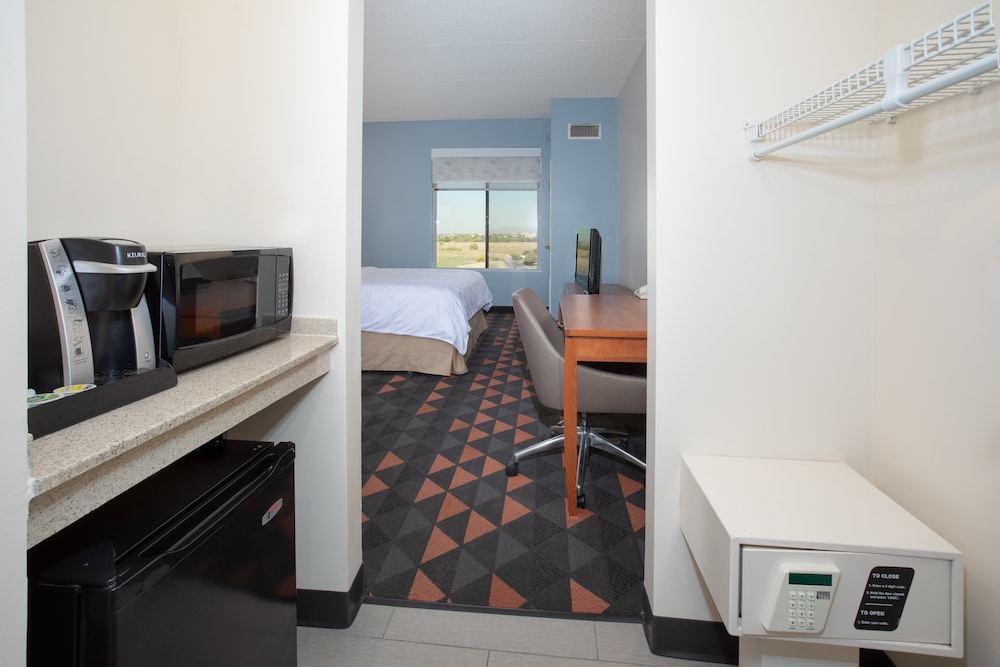 Holiday Inn & Suites Goodyear West Phoenix Area by IHG - photo 9