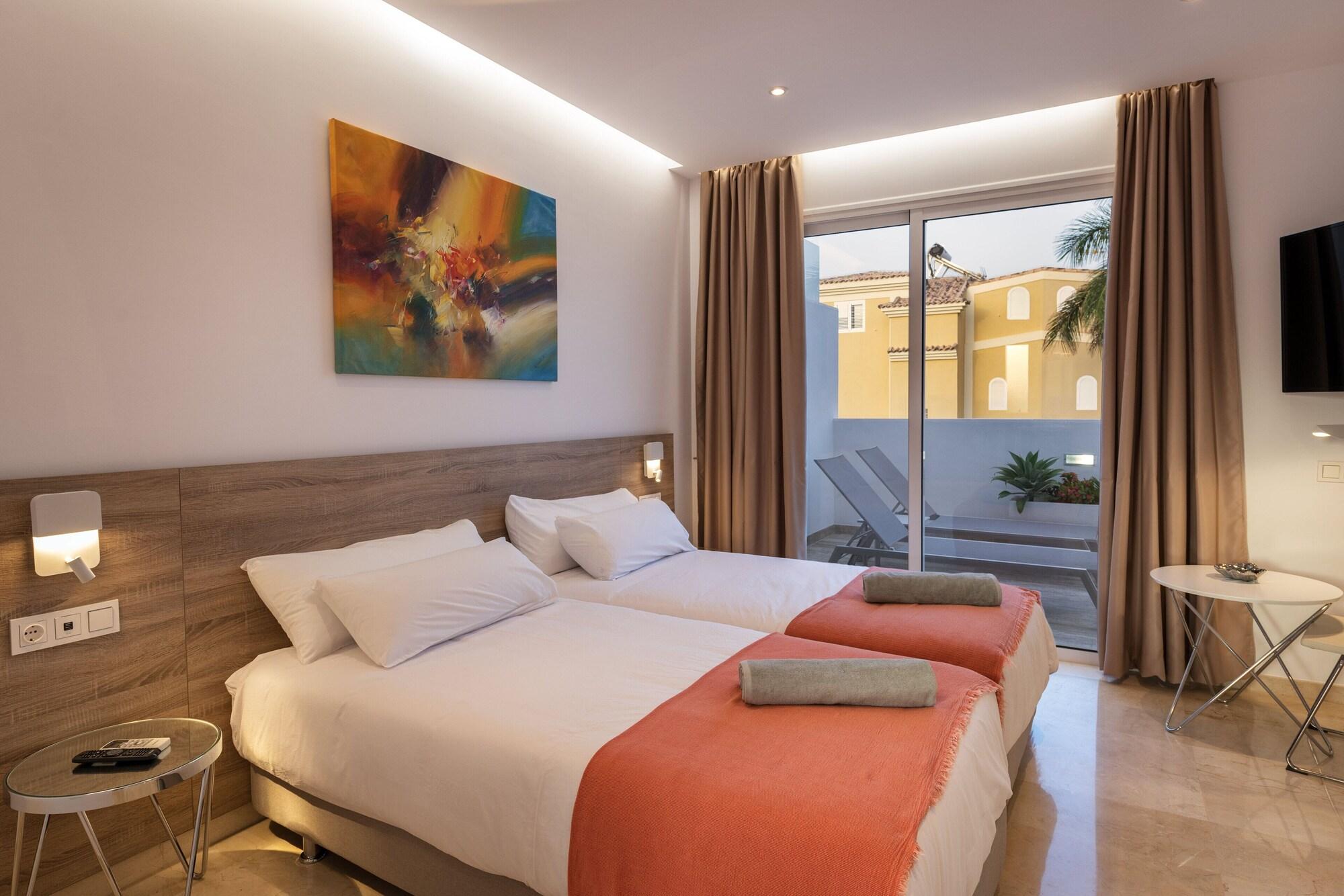Villa Deluxe Suites Maspalomas — 4-Star Luxury Hotel in Maspalomas, Spain