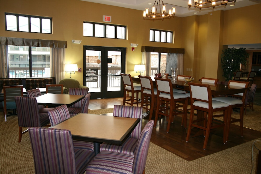 Hampton Inn & Suites Pueblo Southgate - photo 39