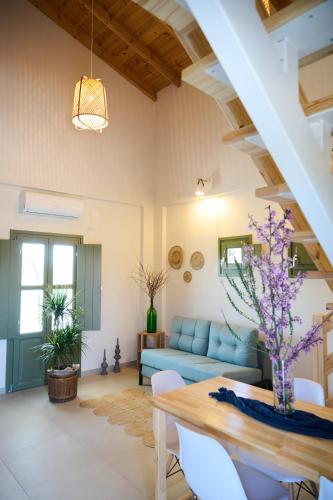 La Familia Luxury Private Maisonettes Near the Sea — 4-Star Luxury Hotel in Gytheio, Greece