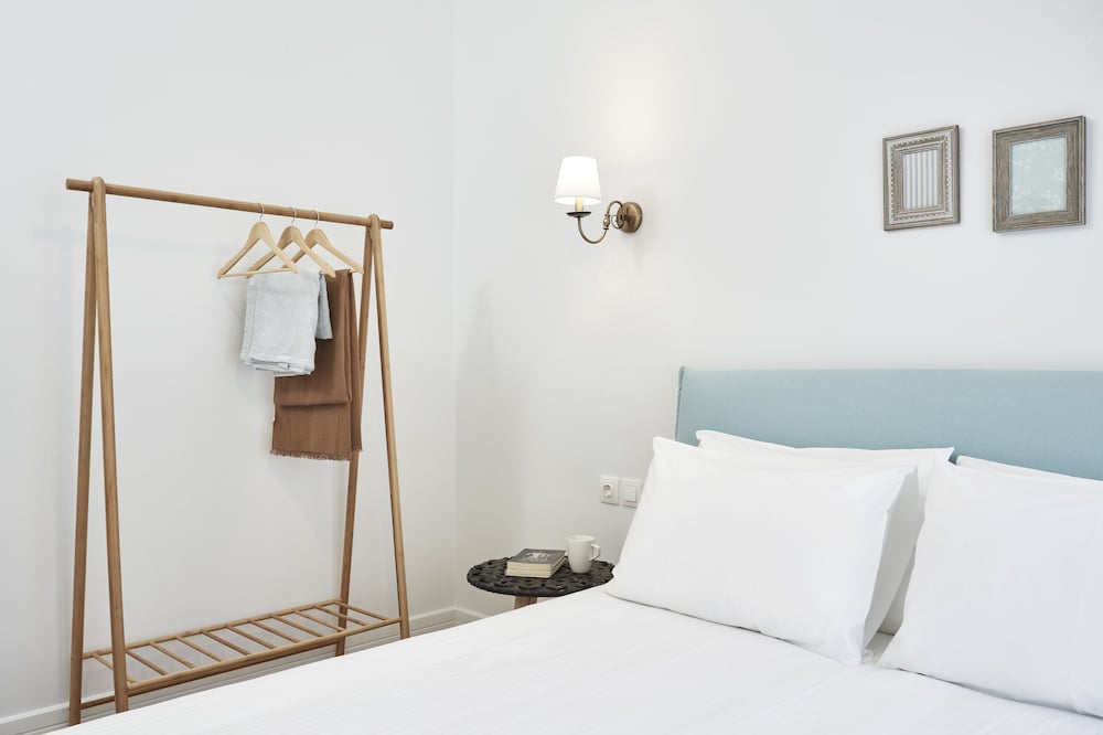 Luxury n Chic Athens Museum Apt — 4-Star Luxury Hotel in Athens, Greece
