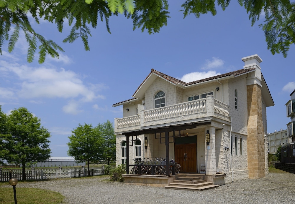 Dancing Butterfly Slide Family Inn in Yilan, Republic of China Taiwan