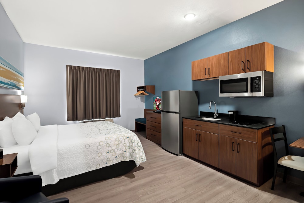 HomeTowne Studios by Red Roof East Lansing Okemos - photo 17