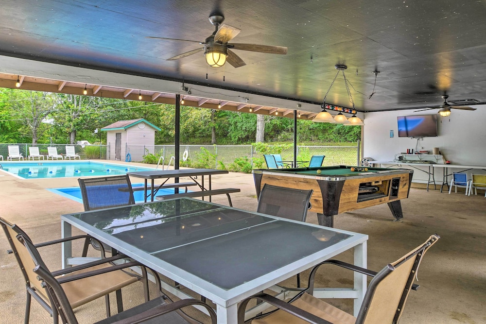 Quaint Table Rock Lake Hideout with Pool Access - photo 20