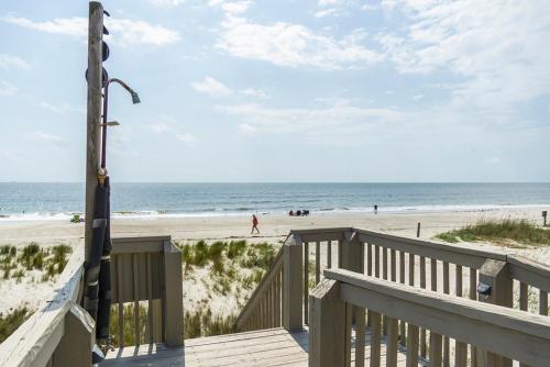 A Bella Vista by Oak Island Accommodations - featured photo