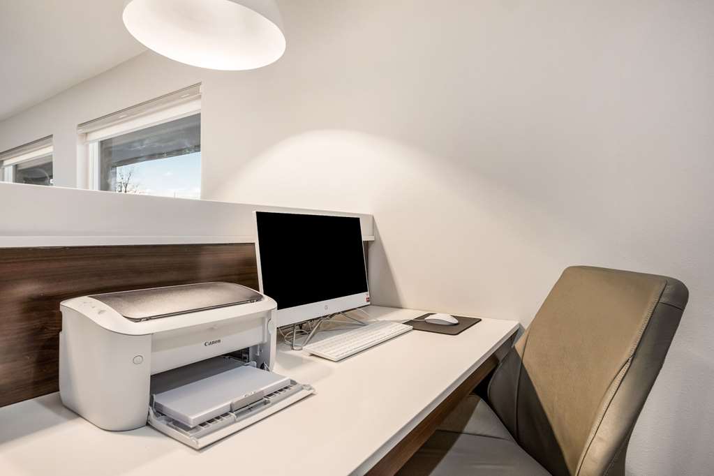 Clarion Pointe East Lansing University Area - photo 26