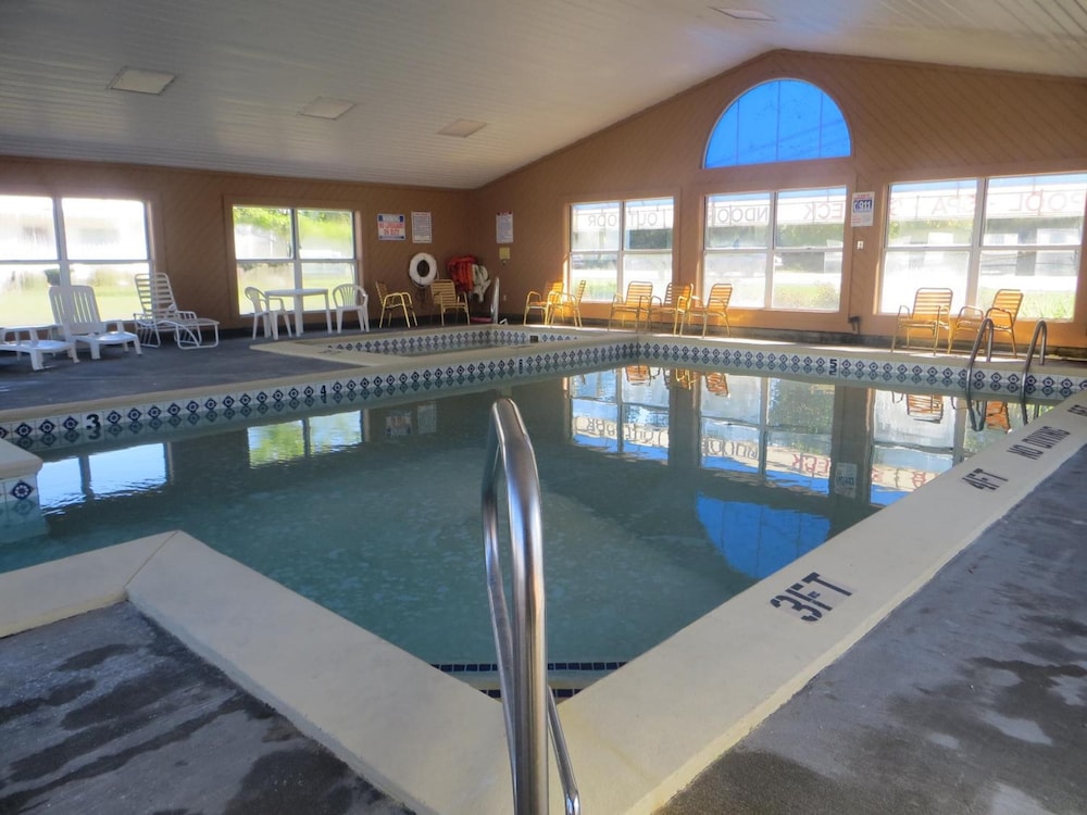 Sunrise Beach Motel - photo 18