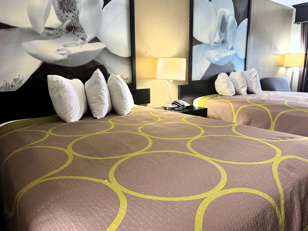 Super 8 by Wyndham Tupelo Airport - photo 21