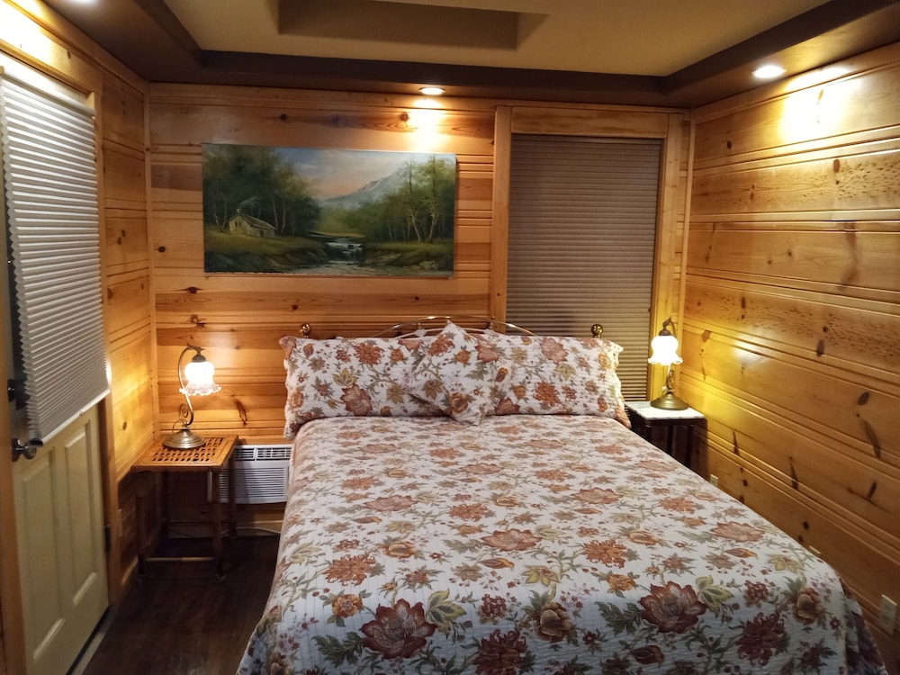 All Season's Groveland Inn - photo 11