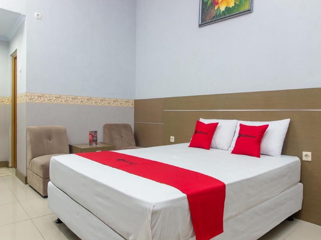 RedDoorz near Goa Panggung — hotel in Sidareja