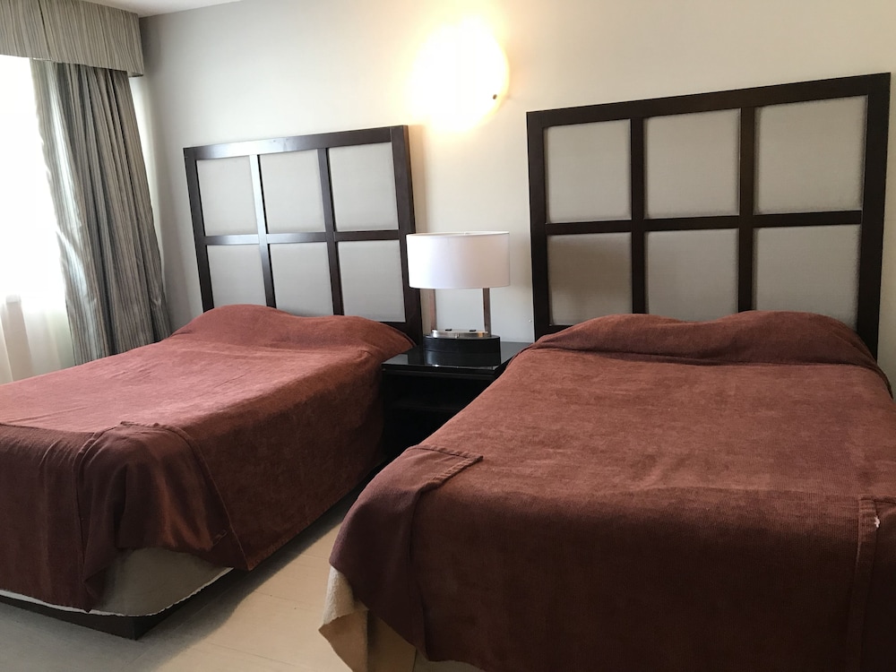 Paris Hotel — hotel in Trois-Rivieres