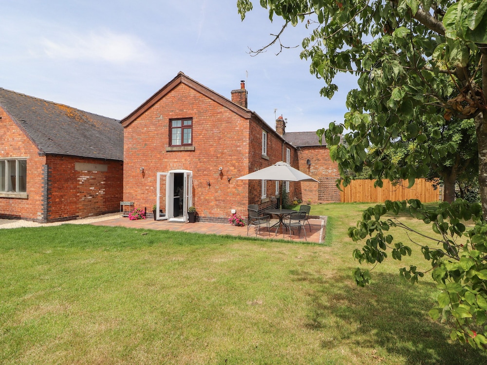 Hill Farm — 4-Star Luxury Hotel in Nantwich, United Kingdom