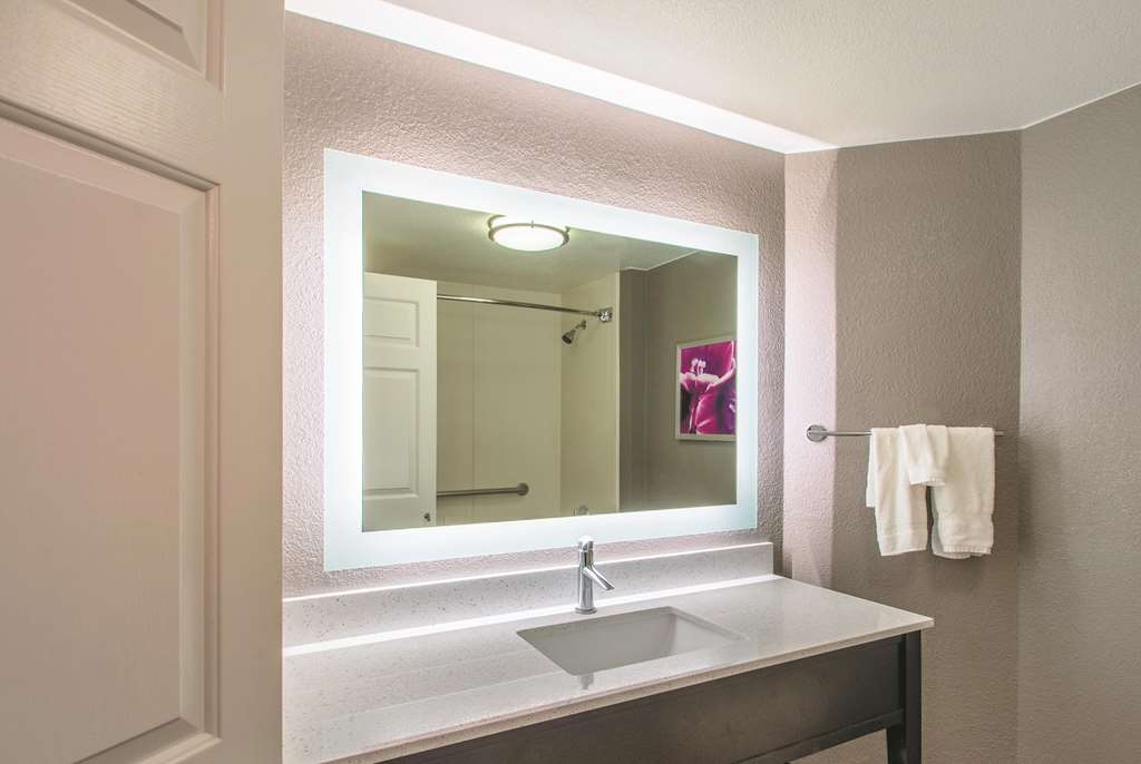 La Quinta Inn & Suites by Wyndham Orem University Pwy Provo - photo 30