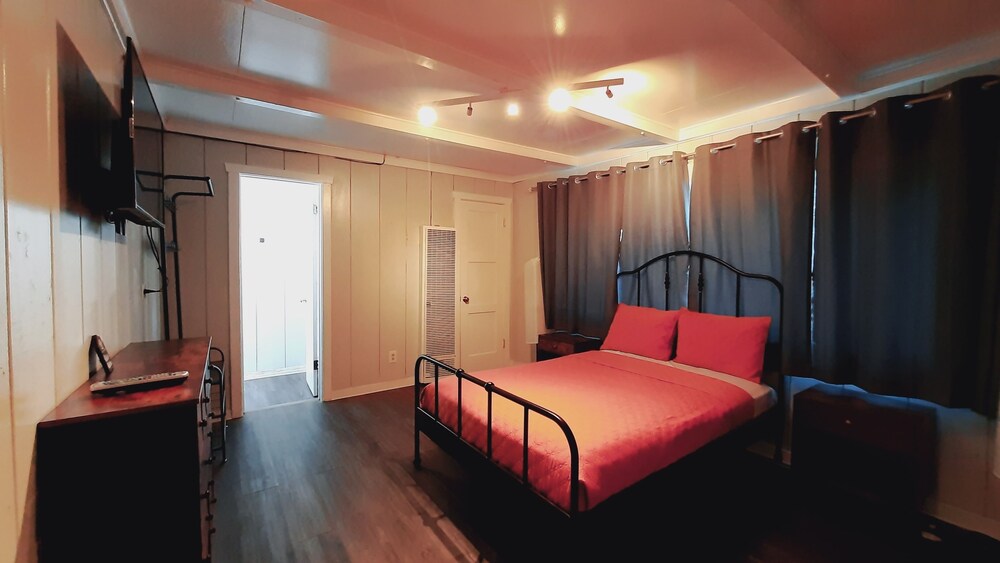 Sherwood Arms Motel - photo 18