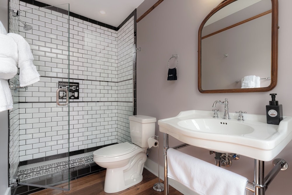 The NuWray Hotel & Carriage House - photo 61