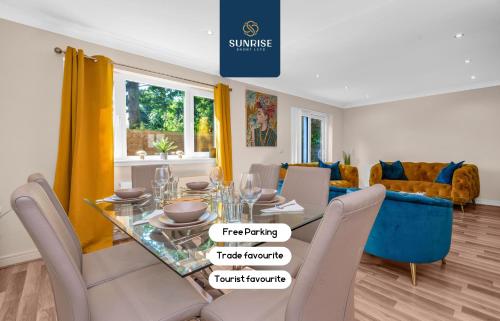 Muirton House Invoice And Reduced Price Only Via Sunrise Short Lets Dundee 4 Bed House 4 Car Parking 2 Baths 5 Smart Tvs Fully Equipped Kitchen Large Dining And Living Space Rear Garden Free Wifi And Only 9 Mins To Stannergate Ports — 4-Star Luxury Hotel in Dundee, United Kingdom
