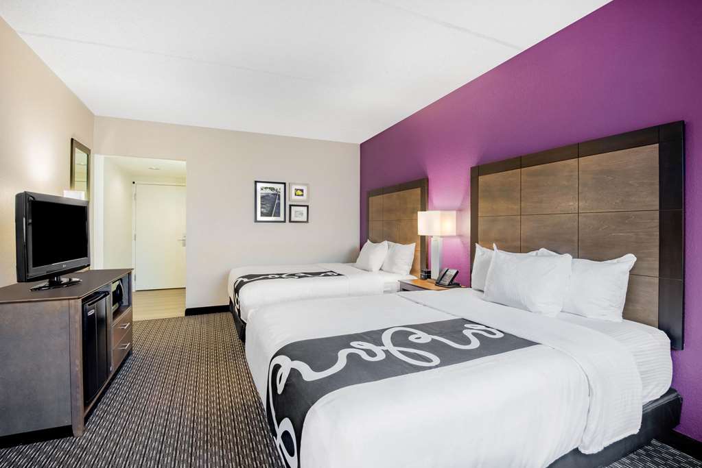 La Quinta Inn & Suites by Wyndham Baltimore BWI Airport - photo 44