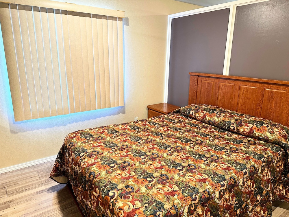 Westerner Motel - photo 11