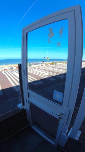 Beach Apartments Seaview — 4-Star Luxury Hotel in Zandvoort, Netherlands