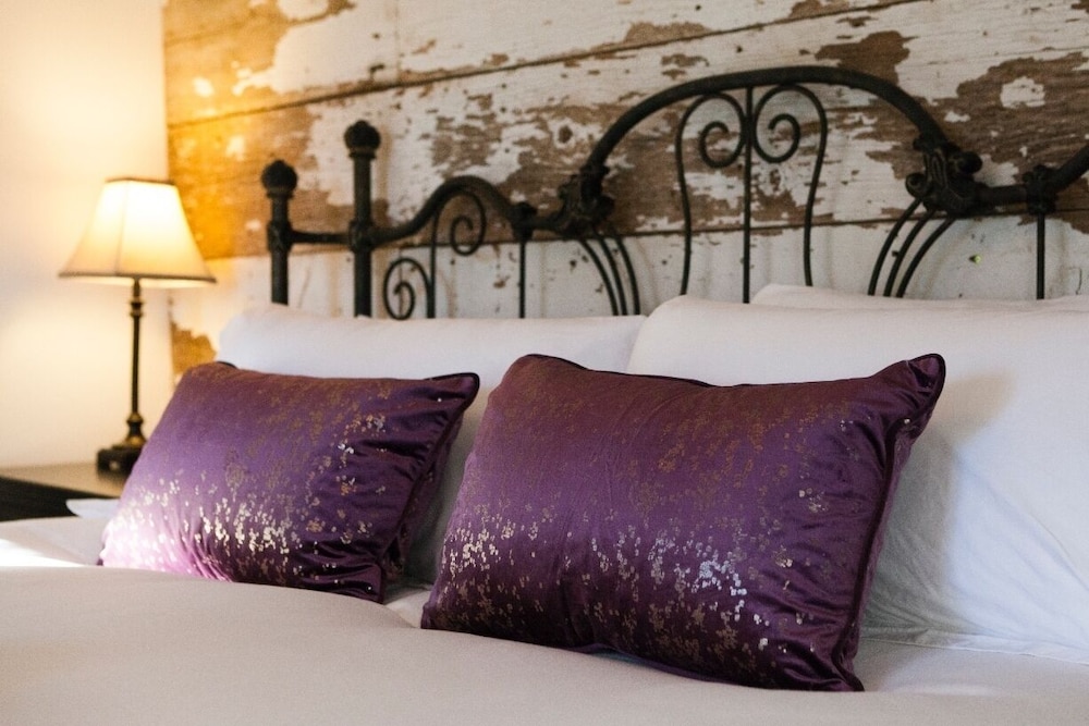 Bed & Barrel at Stonehouse Cellars - photo 11