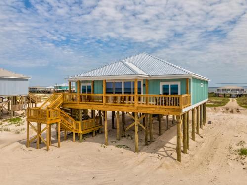 Bubbles Up West End Gulf Front under construction in Dauphin Island, United States