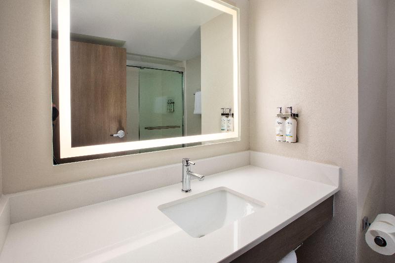 Holiday Inn Express I 26 & Us 29 At Westgate Mall by IHG - photo 26